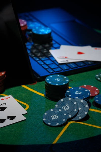 tibia platform showing Bingo game alongside Liga 1 market dashboard